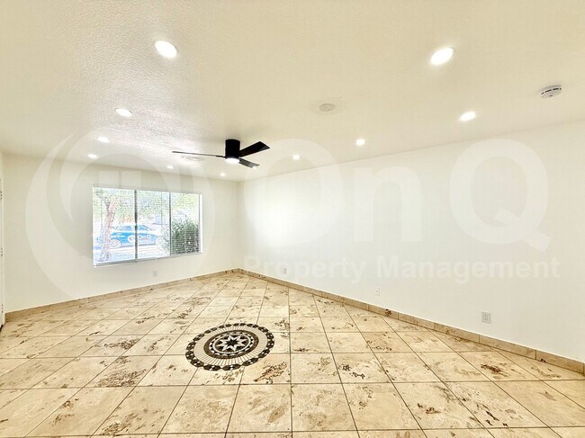 Building Photo - 3006 S Dromedary Dr