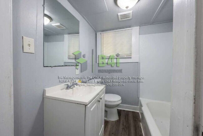 Building Photo - 220 E Render St