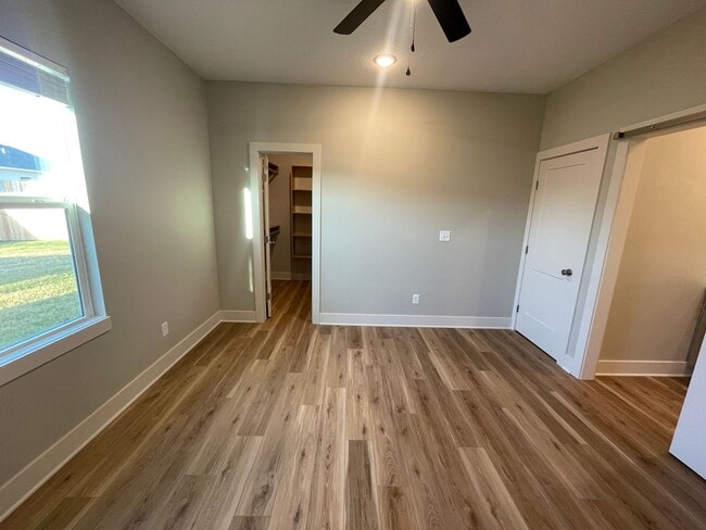 Building Photo - 1823/25 Hickory Creek