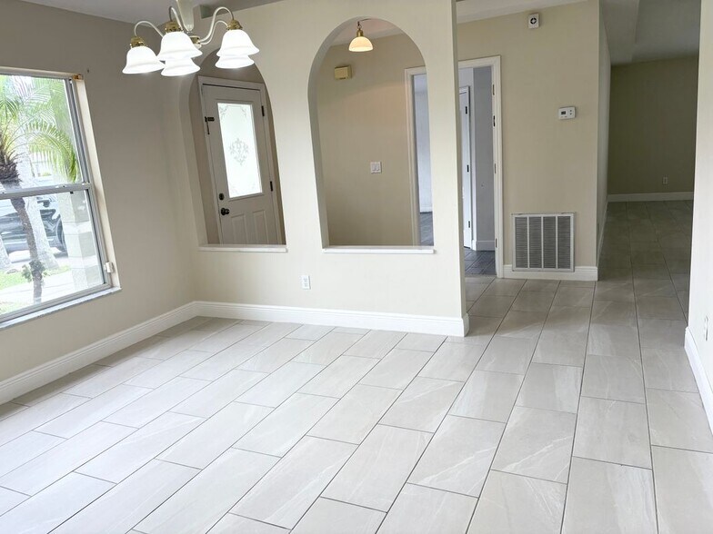 Building Photo - 1565 Emerson Dr SE