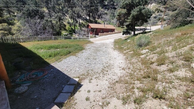 Building Photo - Charming 3-Bedroom 2-Bath with Mountain Vi...
