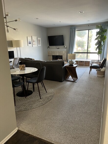 Building Photo - 5805 Friars Rd