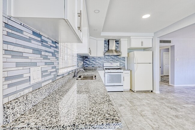 Building Photo - 6200 Palo Alto Ave