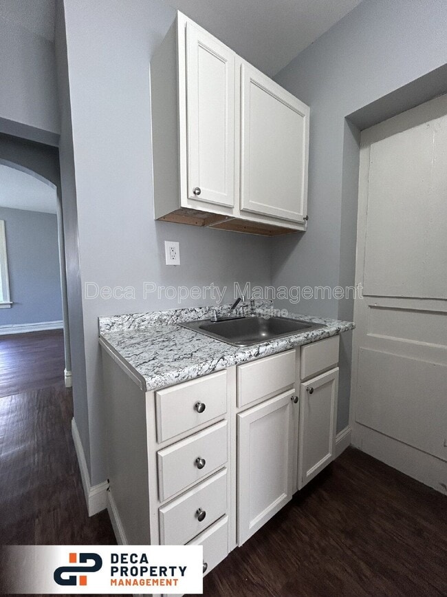 Building Photo - 4227 Ellenwood Ave