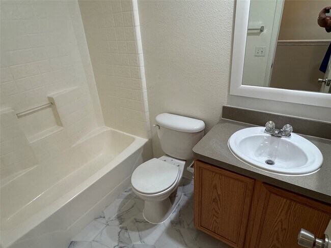 Building Photo - 16875 Mammoth Springs Dr