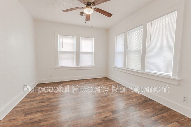 Building Photo - 1609 NE 18th St