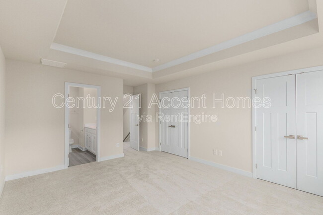 Building Photo - 14020 Sunrise Valley Dr