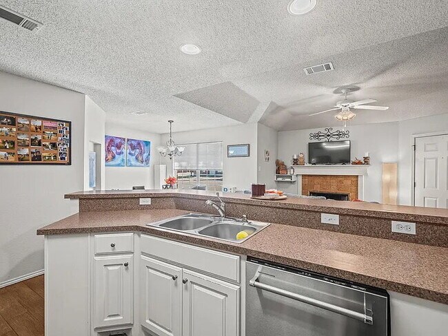 Building Photo - Beautiful Duplex Near End of a Quiet Cul-de-sac in Lubbock Cooper ISD!