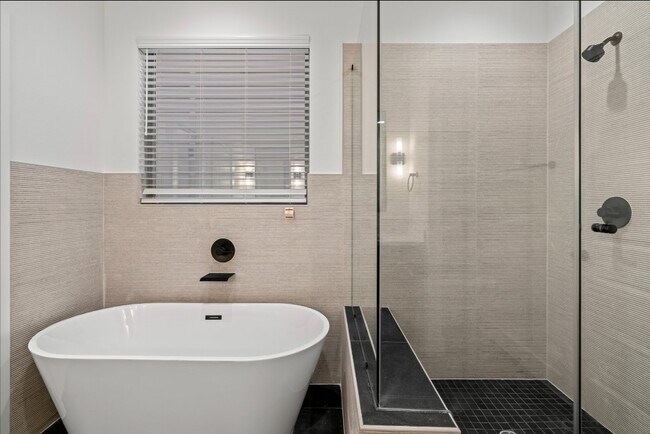 Building Photo - 816 Curtin St