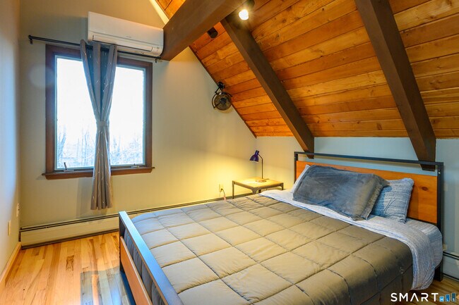 Building Photo - 7 Candleview Dr