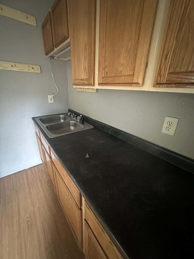 Building Photo - 729 W Cavour Ave