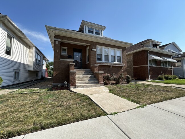 Primary Photo - 4942 W Altgeld St