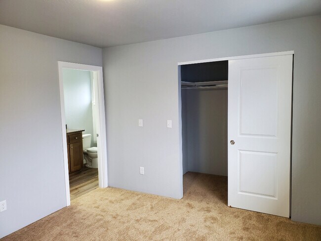 Building Photo - 220 Cheryl Ln