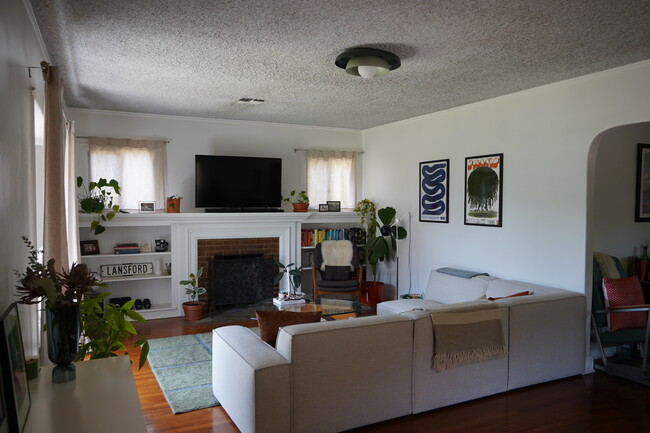 Building Photo - 3729 Boyce Ave