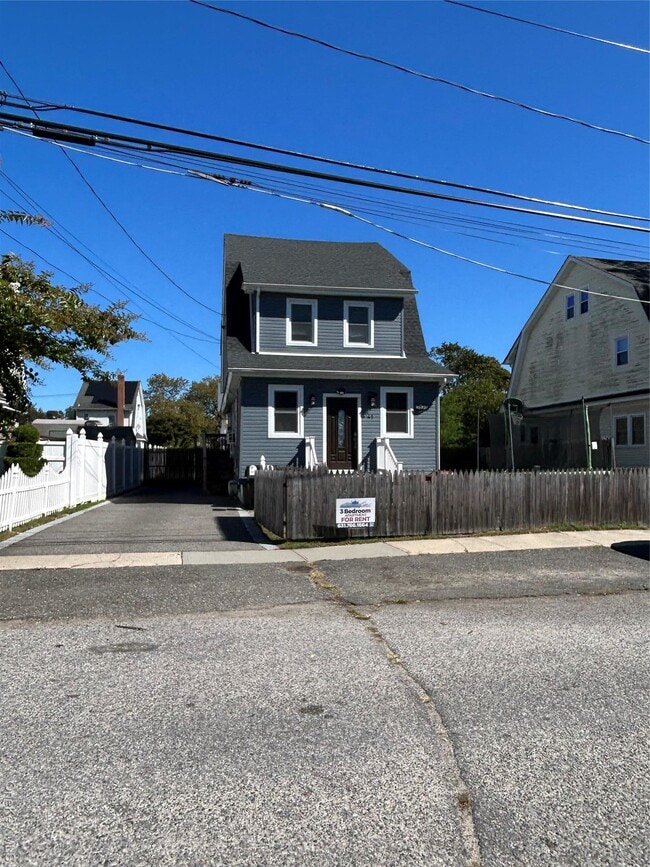 Building Photo - 41 Chapman Pl