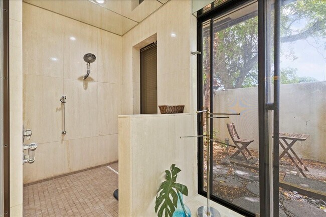 Building Photo - 5304 Woodlands Blvd