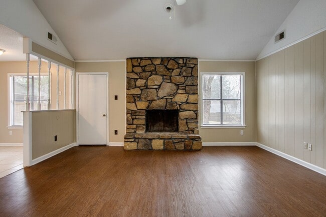 Building Photo - 5635 Crievewood Dr