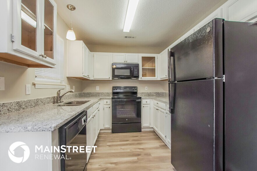 Building Photo - 9132 Chesham Dr
