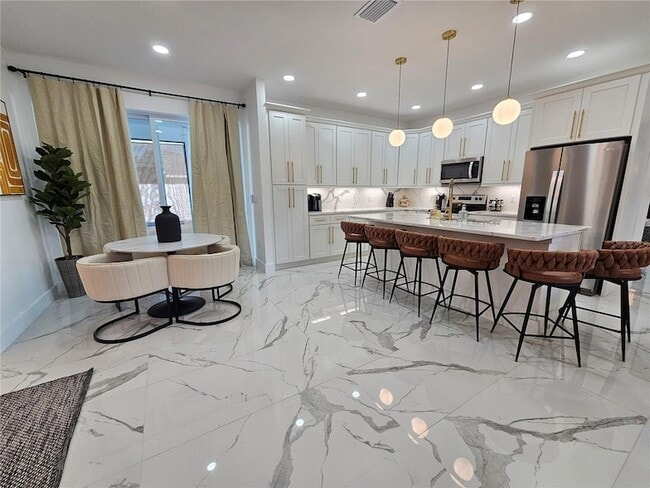 Building Photo - 2075 Jewell Ave