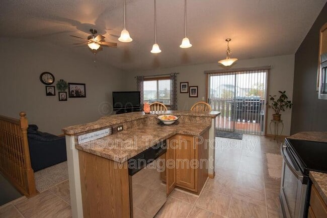 Building Photo - 1060 41st Ave W