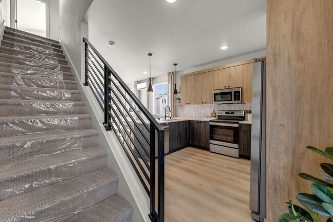 Building Photo - 9902 NE 46th Ct