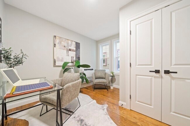 Building Photo - 52 Bellevue St