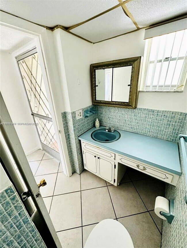 Building Photo - 330 SE 2nd St