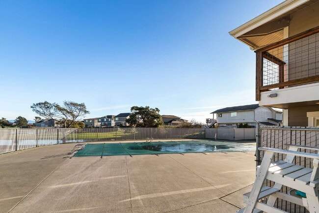 Building Photo - Breathtaking 3-Bed Beachfront Retreat with Scenic Views in Ferndale