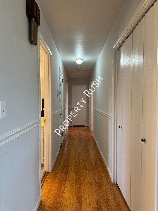 Building Photo - 2307 Arroyo Dr