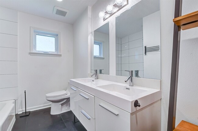 Building Photo - 1202 Shadeland Dr