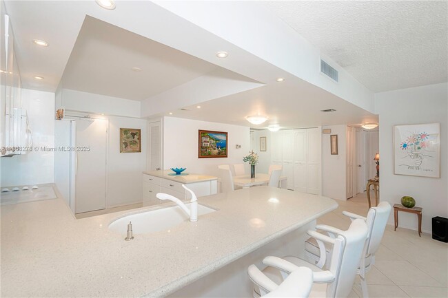 Building Photo - 3550 Galt Ocean Dr