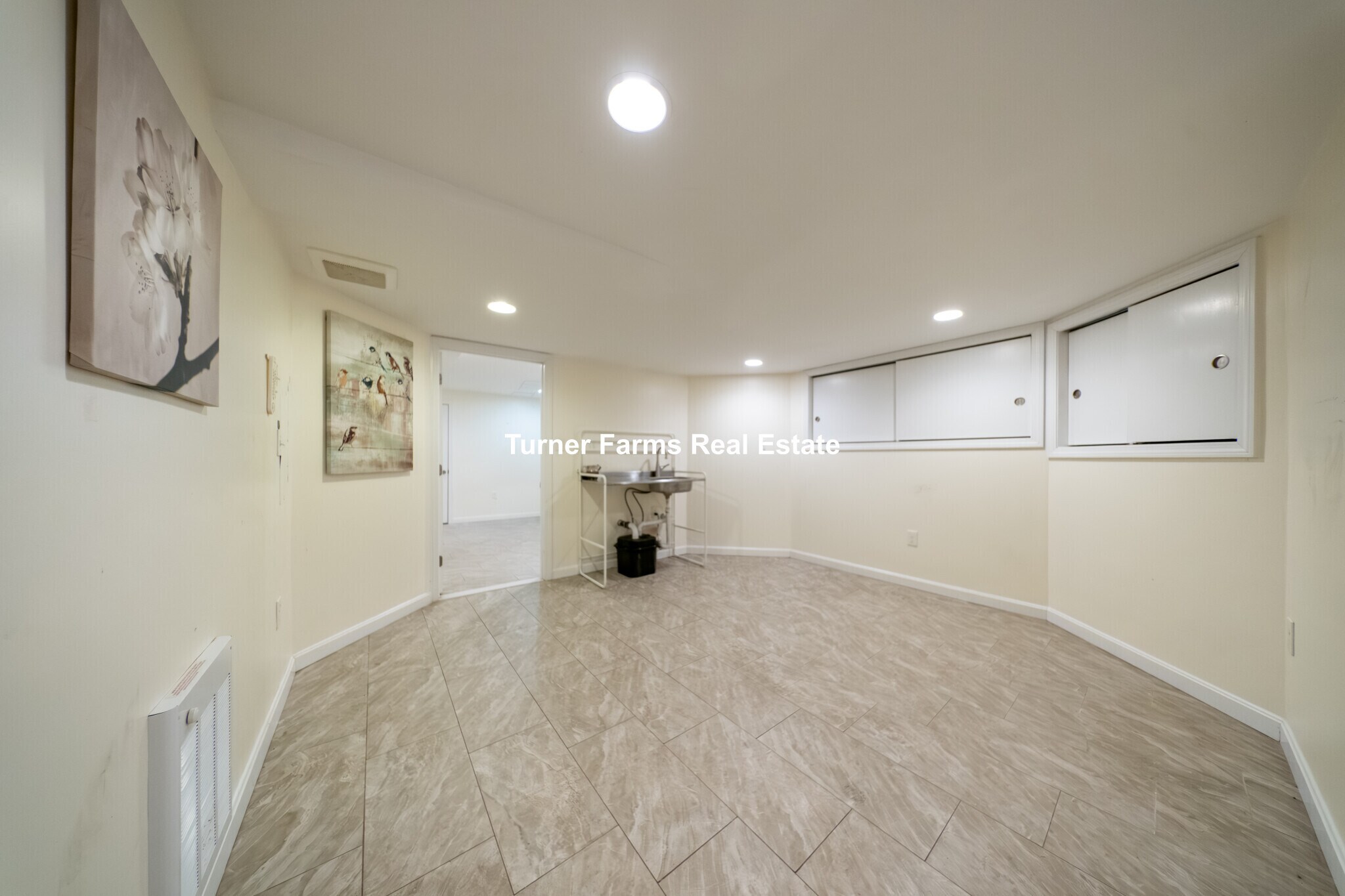 Building Photo - 124 Forest St