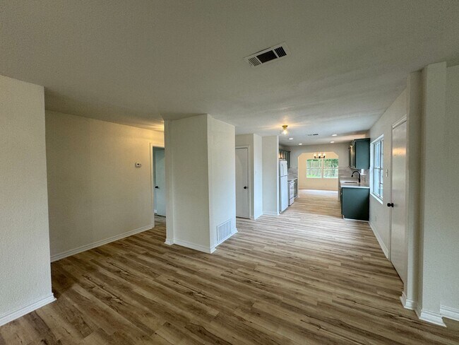 Building Photo - 3-Bedroom House for Rent in Copperas Cove