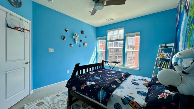 Building Photo - 3220 Yeager Dr