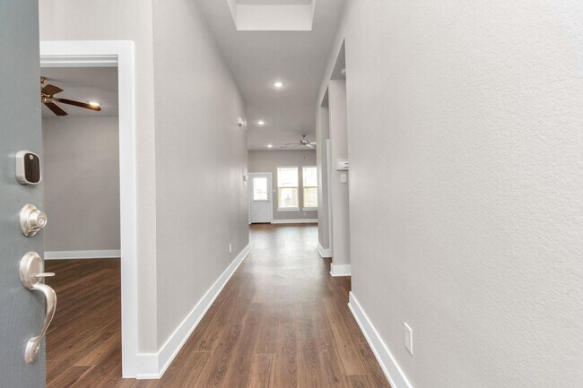 Building Photo - Sycamore