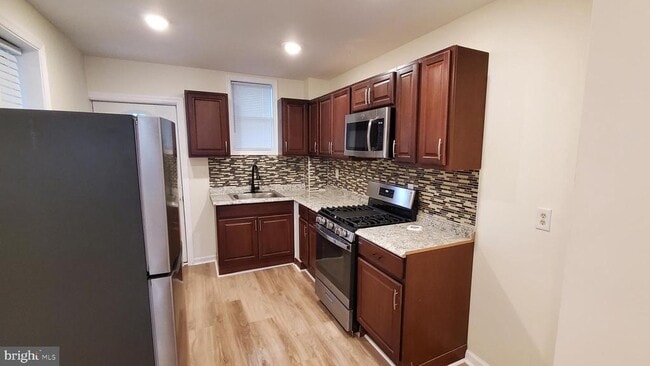 Primary Photo - 1332 W Silver St