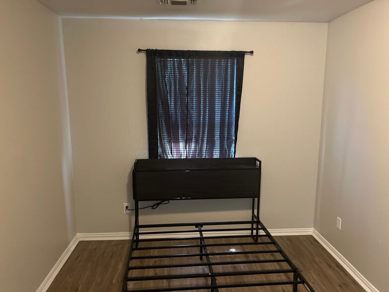 Building Photo - Room in Duplex on Stalcup Rd