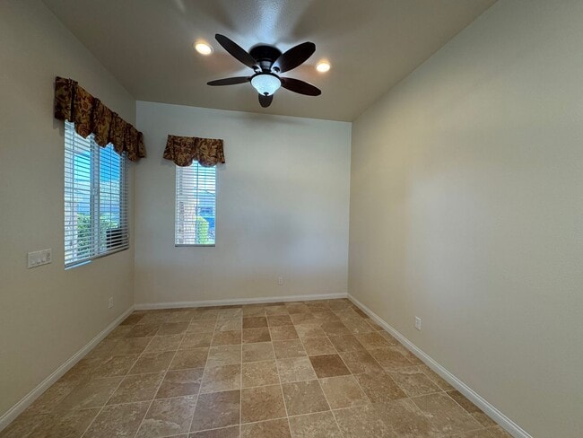 Building Photo - 55 + Community of Sun City Del Webb in App...