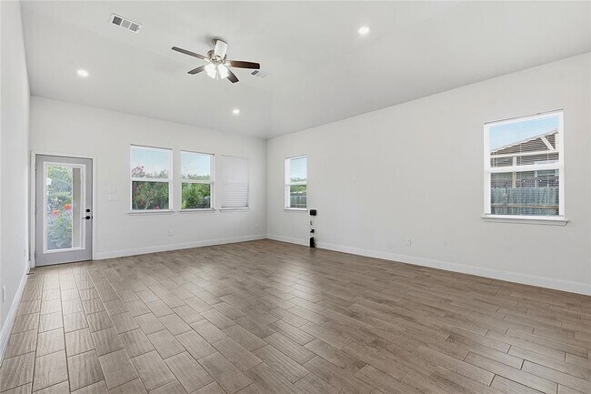 Building Photo - 112 Margarita Dr