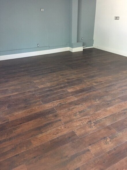 Building Photo - 2130 Valleywood Dr