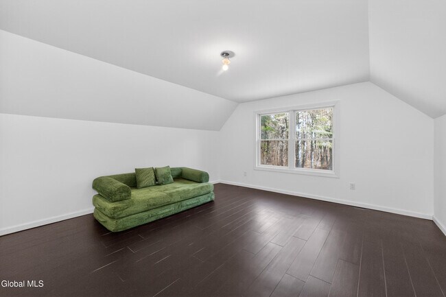 Building Photo - 622 Acland Blvd