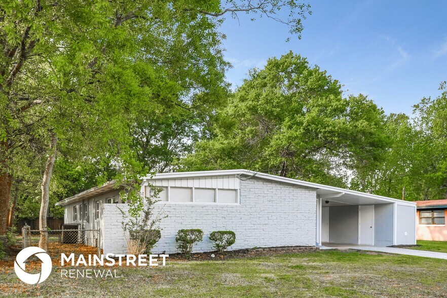 Building Photo - 6924 Clovis Rd