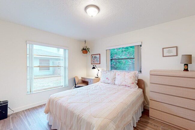 Building Photo - 5887 Whistlewood Cir