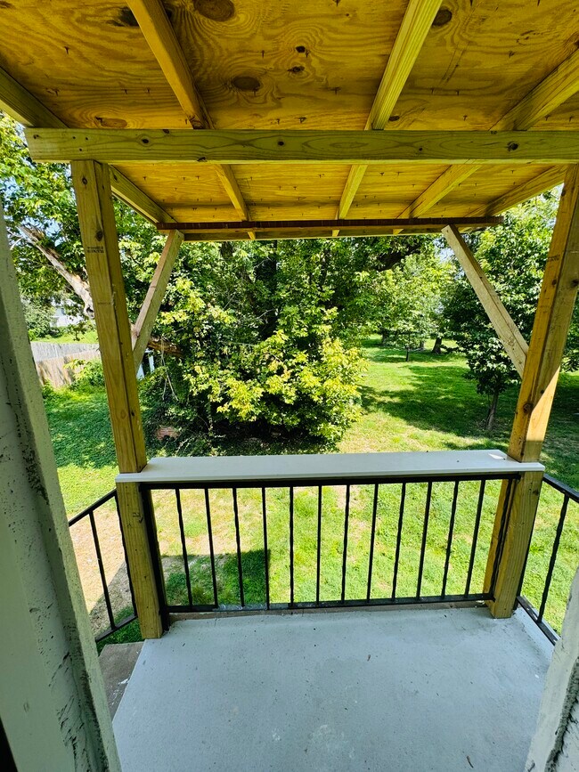Building Photo - 404 S Horners Ln
