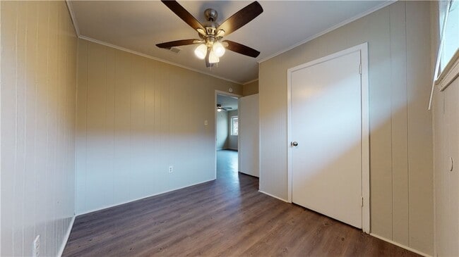 Building Photo - 204 Lynn Dr