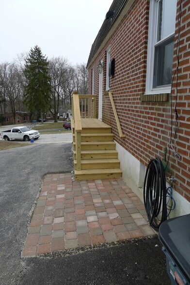 Building Photo - 278 Valley View Road