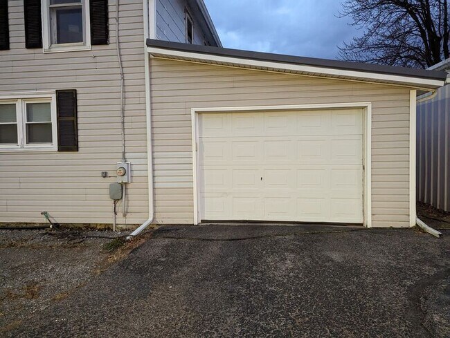 Building Photo - Ottoville 236