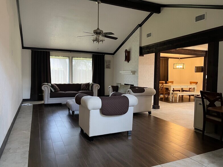 Building Photo - 3503 Canterbury Dr