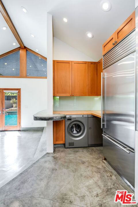 Building Photo - 445 Westmount Dr