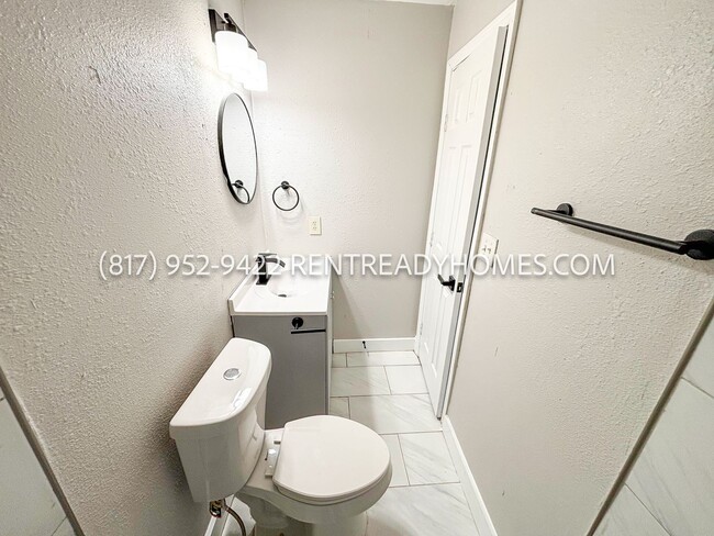 Building Photo - 10302 Davilla Ave